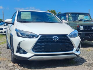 2022 Toyota Yaris L X XP150 Рестайлинг, белый, 1820000 рублей, вид 2