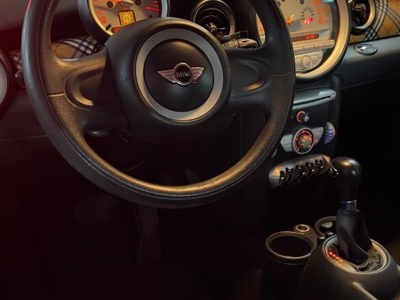 2010 Mini Hatch One II (R56) Рестайлинг, белый, 750000 рублей - вид 26