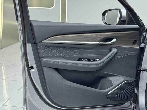 2025 Geely Monjaro (Xingyue L) I Рестайлинг (China Market), серебристый, 3260999 рублей - вид 13
