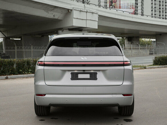2025 Li Auto (Lixiang) L7 52.3 kWh I Рестайлинг, серебристый - вид 4