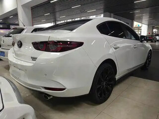 2025 Mazda 3 M Hybrid IV (BP), белый, 1650000 рублей, вид 4
