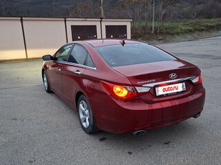 2013 Hyundai Sonata VI (YF), красный, 950000 рублей, вид 5