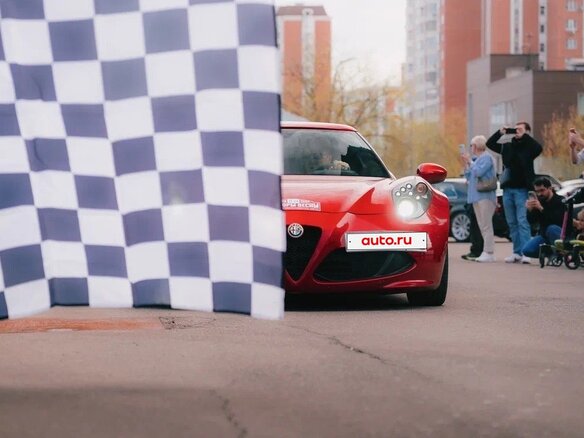 2014 Alfa Romeo 4C, красный, 10000000 рублей - вид 19