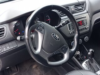 2016 Kia Rio III Рестайлинг, серебристый, 1400000 рублей, вид 4