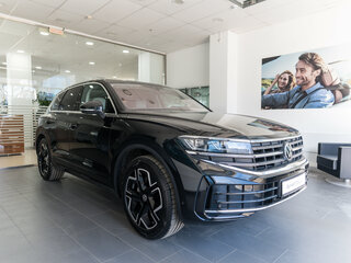 2025 Volkswagen Touareg III Рестайлинг, чёрный, 11350000 рублей, вид 3