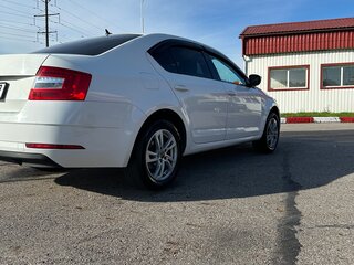 2018 Skoda Octavia III (A7) Рестайлинг, белый, 1550000 рублей, вид 3