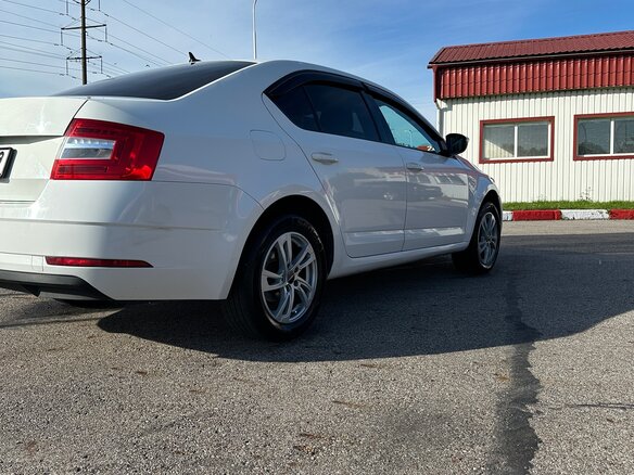 2018 Skoda Octavia III (A7) Рестайлинг, белый, 1550000 рублей - вид 2