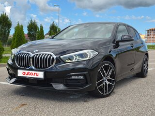 2021 BMW 1 серии 118i III (F40), чёрный, 2150000 рублей, вид 1
