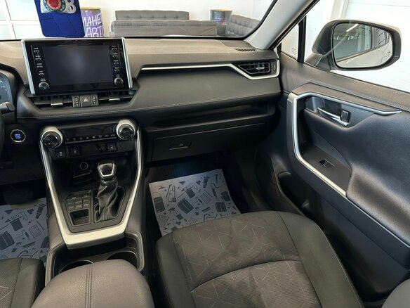 2019 Toyota RAV4 V (XA50), белый, 3100000 рублей - вид 15