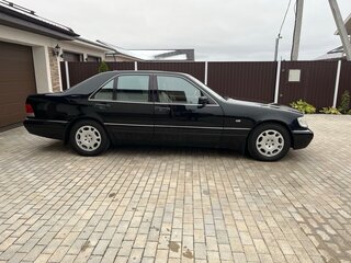 1998 Mercedes-Benz S-Класс 300 III (W140) Рестайлинг, чёрный, 4000000 рублей, вид 3