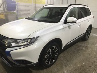 2021 Mitsubishi Outlander III Рестайлинг 3, белый, 2850000 рублей, вид 1