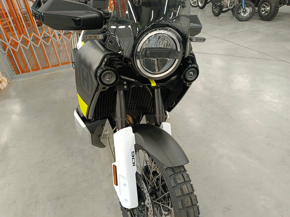 2023 Husqvarna Norden 901, серый, 1490000 рублей - вид 9