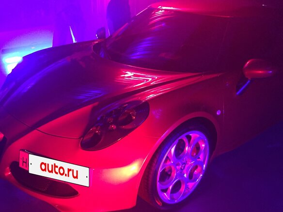 2014 Alfa Romeo 4C, красный, 10000000 рублей - вид 11
