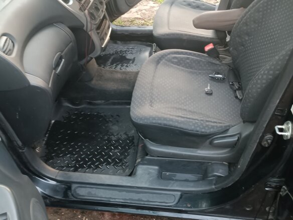 2003 Toyota FunCargo, чёрный, 400000 рублей - вид 9
