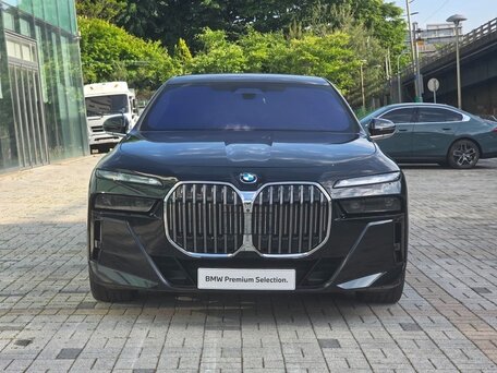 2025 BMW 7 серии 750e xDrive VII (G70), чёрный, 15330000 рублей, вид 3