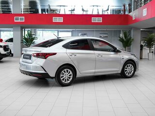 2021 Hyundai Solaris II Рестайлинг, серебристый, 1090000 рублей, вид 2