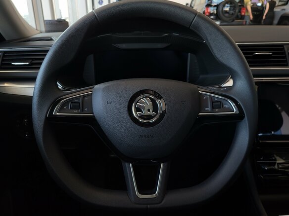 2025 Skoda Superb III Рестайлинг, чёрный - вид 22