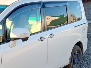 2007 Toyota Noah II (R70), белый, 1000000 рублей, вид 4