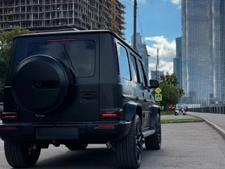 2026 Mercedes-Benz G-Класс AMG 63 AMG II (W465) Рестайлинг, чёрный, 32999900 рублей, вид 3
