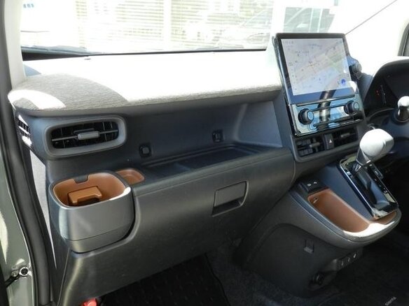 2023 Toyota Sienta III, зелёный, 1440548 рублей - вид 19
