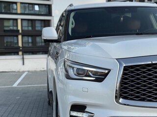 2021 Infiniti QX80 I Рестайлинг 3, белый, 6500000 рублей, вид 4