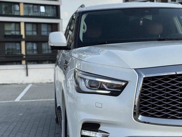 2021 Infiniti QX80 I Рестайлинг 3, белый, 6500000 рублей - вид 3