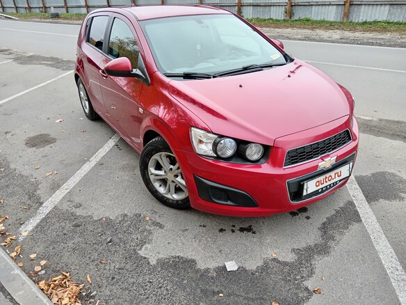 2013 Chevrolet Aveo II, красный, 750000 рублей - вид 4