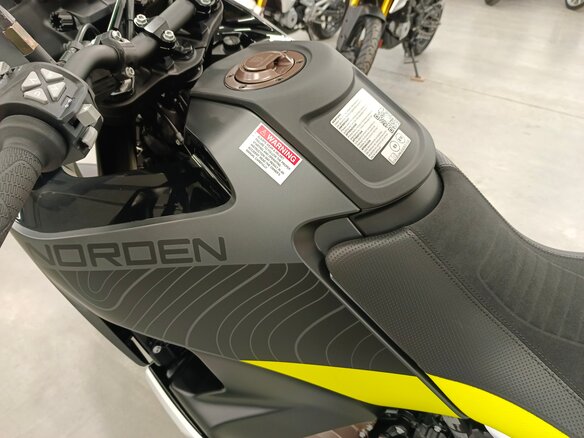 2023 Husqvarna Norden 901, серый, 1490000 рублей - вид 21