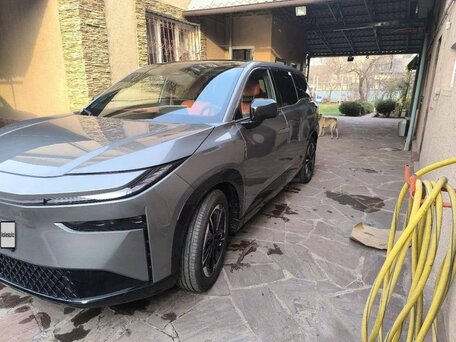 2026 Toyota bZ3X 58.3 kWh, серый, 2750000 рублей, вид 3