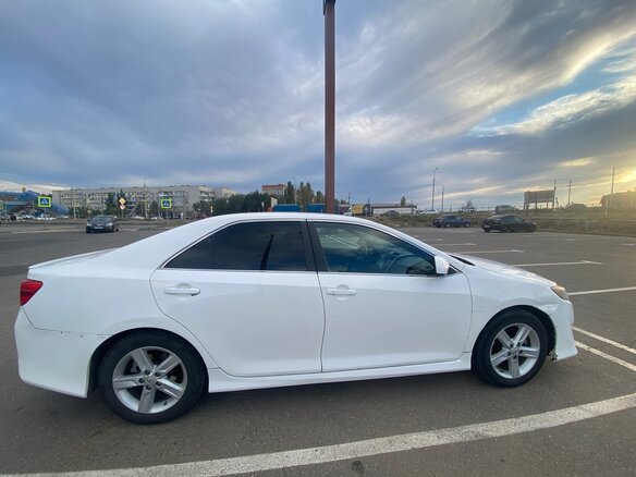 2012 Toyota Camry Japan Market VII (XV50), белый, 1250000 рублей - вид 2