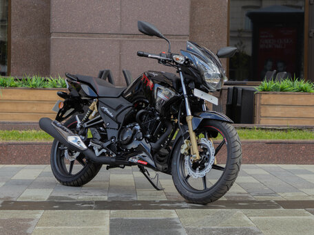 2025 TVS Apache, чёрный, 199900 рублей, вид 3