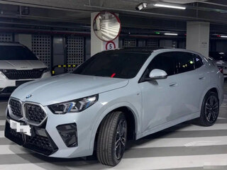 2025 BMW X2 xDrive25i II (U10), серый, 6800000 рублей, вид 3