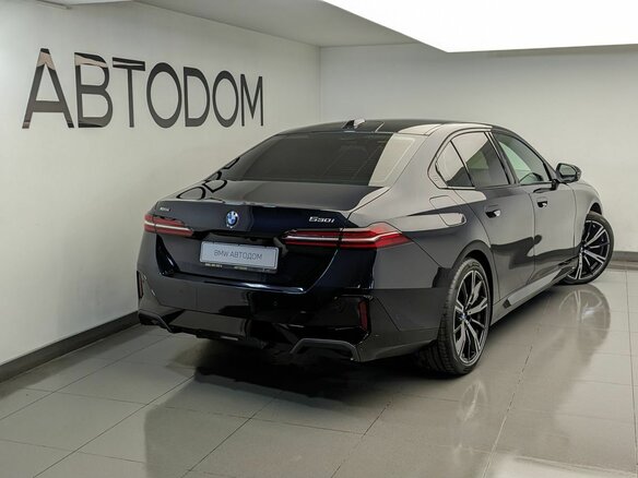 2026 BMW 5 серии 530i xDrive VIII (G60/G61/G68), чёрный - вид 2