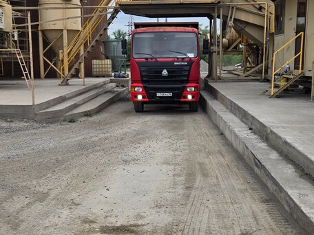 2008 Sinotruk Hania 6x4, красный, 850000 рублей, вид 4