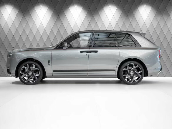 2025 Rolls-Royce Cullinan Black Badge I Рестайлинг (Series II), серый, 69100000 рублей - вид 3