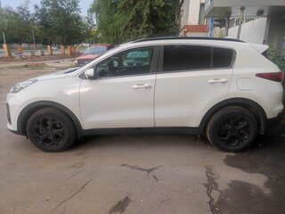 2021 Kia Sportage IV Рестайлинг, белый, 3000000 рублей, вид 4