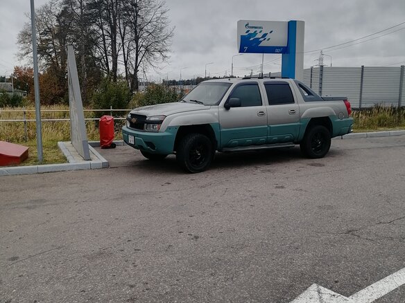 2001 Chevrolet Avalanche I, белый, 1300000 рублей - вид 5