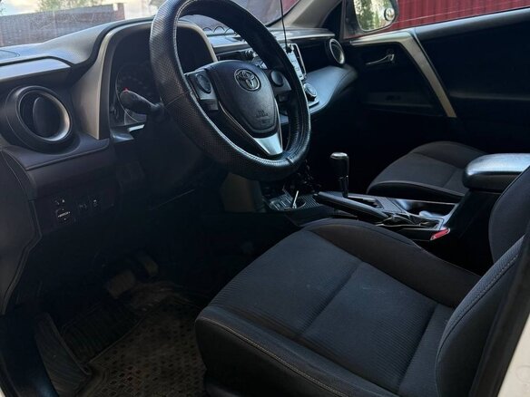 2013 Toyota RAV4 IV (XA40), белый, 1950000 рублей - вид 4
