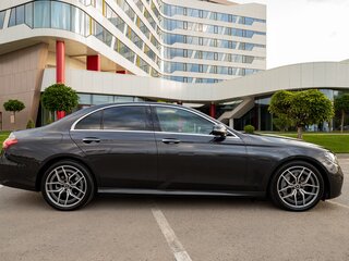 2020 Mercedes-Benz E-Класс 220 d V (W213, S213, C238) Рестайлинг, серый, 3999999 рублей, вид 3