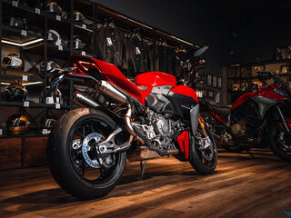 2026 Ducati Streetfighter V2, красный, 2390000 рублей, вид 2