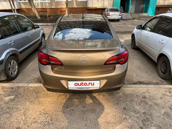 2013 Opel Astra J Рестайлинг, бежевый, 900000 рублей - вид 4