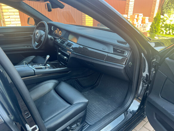2012 BMW 7 серии 740d xDrive V (F01/F02/F04), чёрный, 2100000 рублей - вид 9