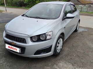 2013 Chevrolet Aveo II, серебристый, 710000 рублей, вид 1