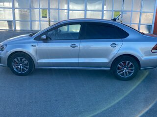 2019 Volkswagen Polo V Рестайлинг, серебристый, 1350000 рублей, вид 4