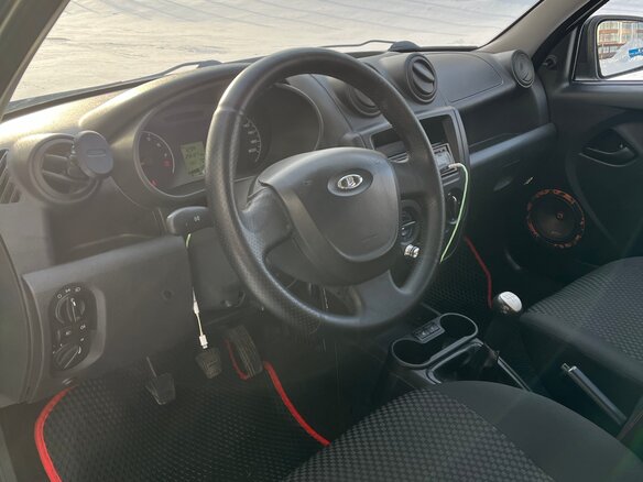 2012 Lada (ВАЗ) Granta I, серый, 510000 рублей - вид 25