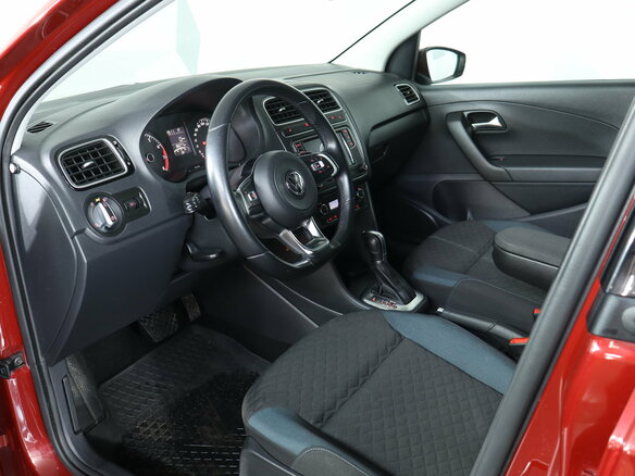 2019 Volkswagen Polo V Рестайлинг, красный, 1319000 рублей - вид 19