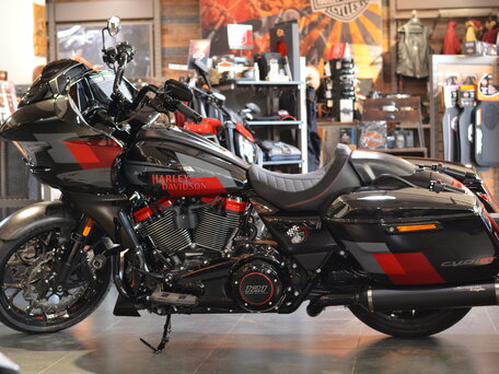 2025 Harley-Davidson CVO Road Glide ST, чёрный, 6500000 рублей, вид 4