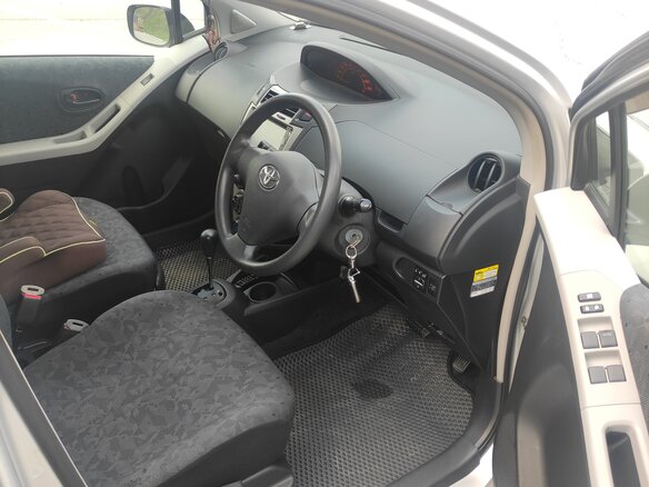 2009 Toyota Vitz II (XP90), серый, 710000 рублей - вид 6