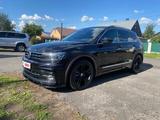2018 Volkswagen Tiguan II, чёрный, 2550000 рублей, вид 1
