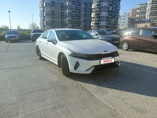 2021 Kia K5 III, белый, 2400000 рублей, вид 4